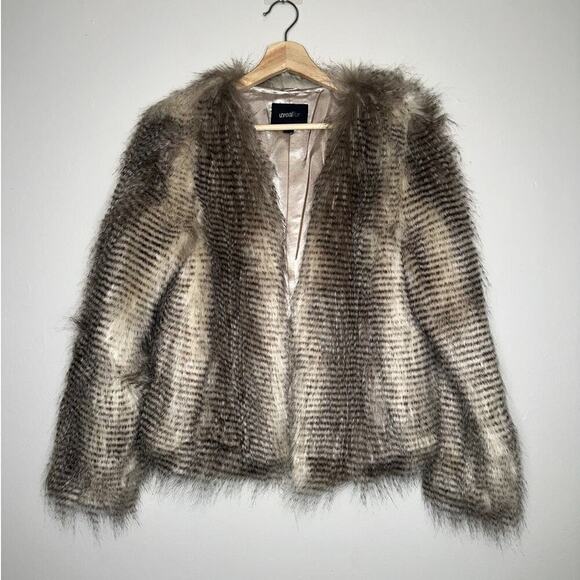 Unreal Fur Faux Fur Crop Jacket Neutral Tones Clasp Front Size Medium - Picture 2 of 8